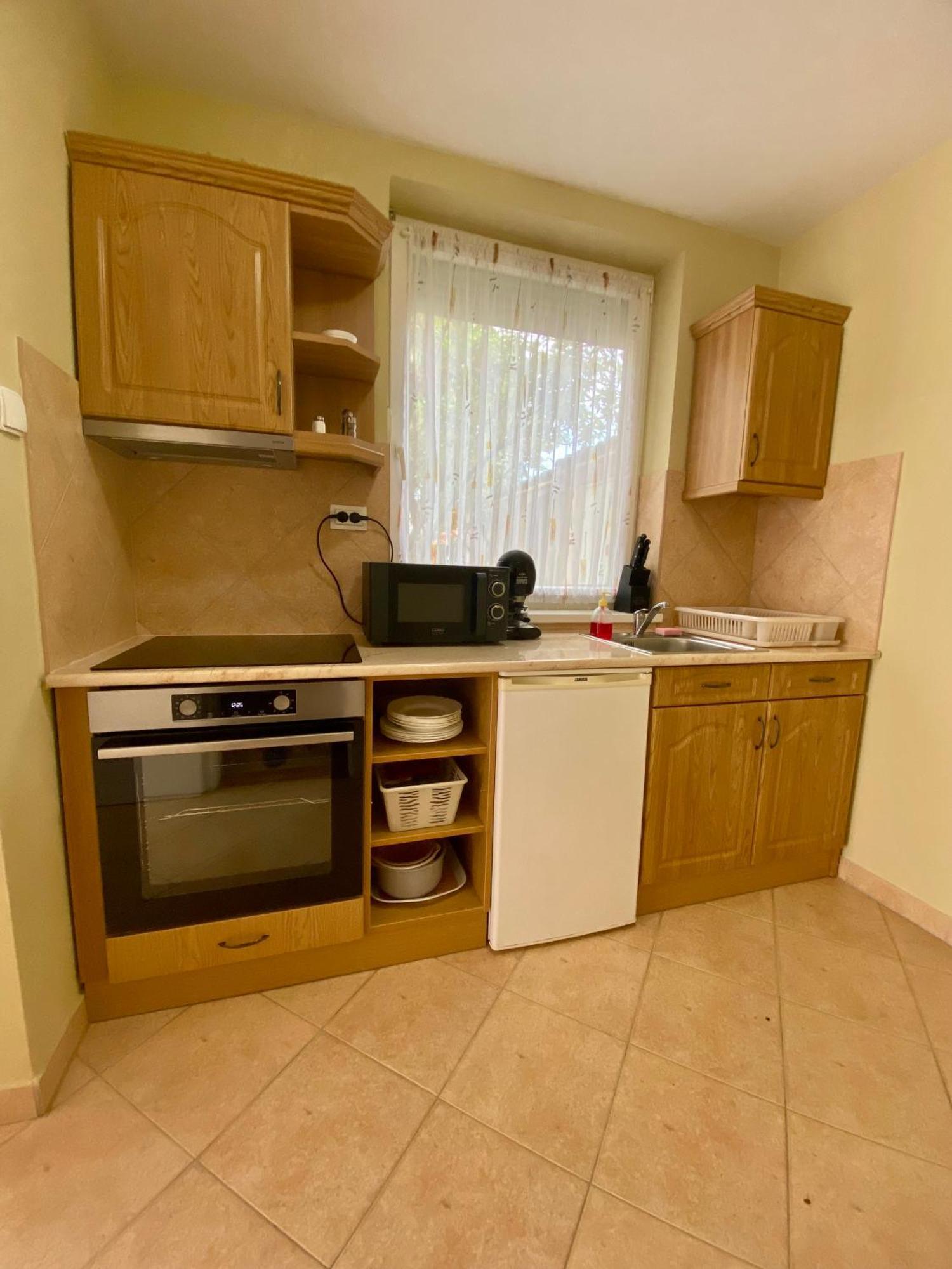 Iris Vendeghaz Appartement Hajdúszoboszló Buitenkant foto