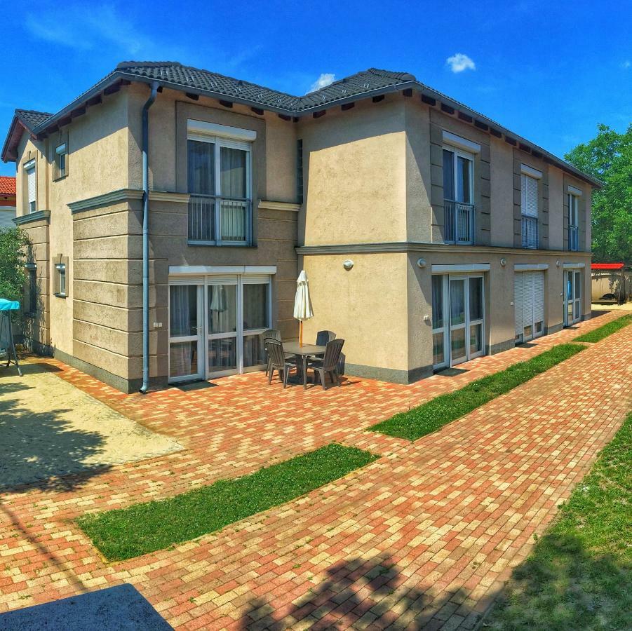 Iris Vendeghaz Appartement Hajdúszoboszló Buitenkant foto