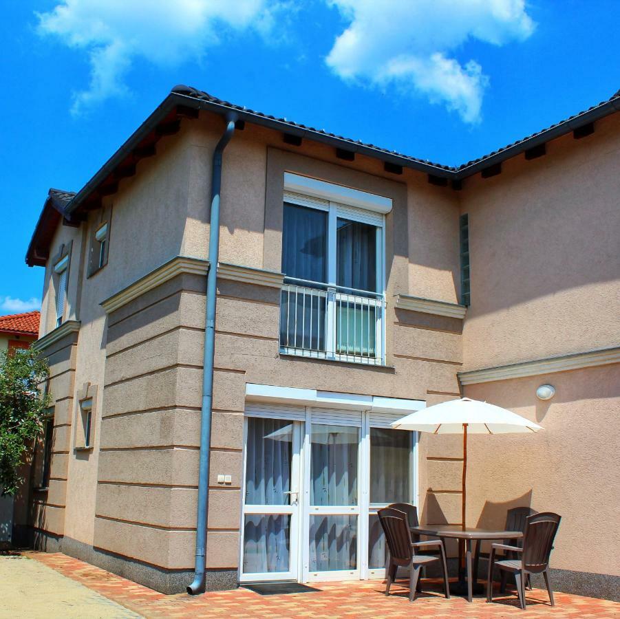 Iris Vendeghaz Appartement Hajdúszoboszló Buitenkant foto